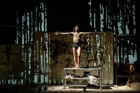 Theater / Wenn Liebe krank macht