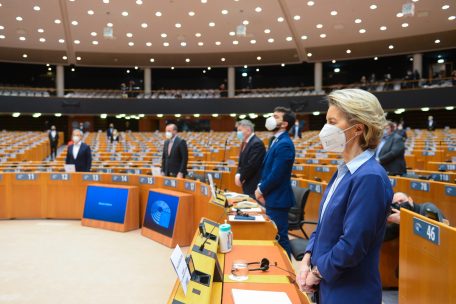 EU-Parlament / Von der Leyen verteidigt Impfstrategie der EU-Kommission