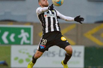 Fußball / Schwarz-Weiß passt: Georgios Xenitidis fühlt sich wohl im Verein Jeunesse