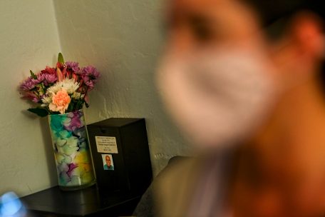 Trauer im Februar: T&auml;glich sterben rund 2.000 Menschen in den USA an Covid-19