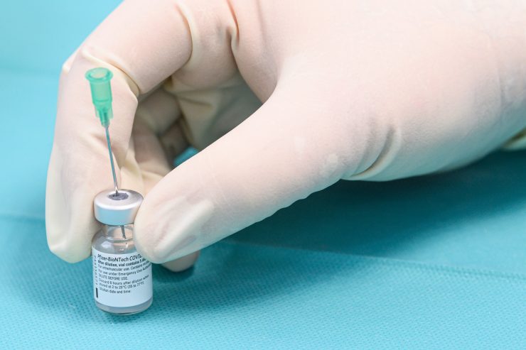 Luxemburg / Geht da noch mehr? Worum es bei der Diskussion um Impfstoffreste in den Ampullen geht