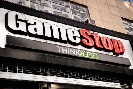 Sprunghafter Anstieg / Gamestop-Aktie steigt 104 Prozent - Buffett-Vize warnt vor Exzessen