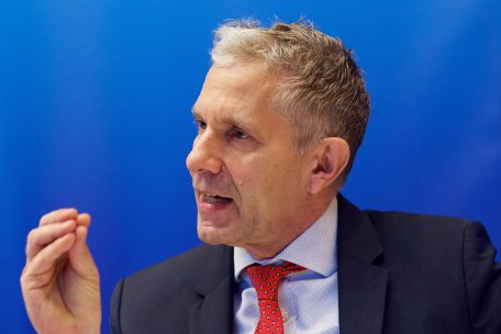 Interview / LNS-Chef Friedrich Mühlschlegel über Virenvarianten, Stichproben und clevere PCR-Tests