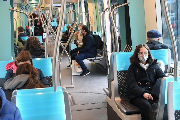 Verkehrsminister Bausch / Sensibilisierungskampagne soll an das Tragen der Maske im öffentlichen Verkehr erinnern