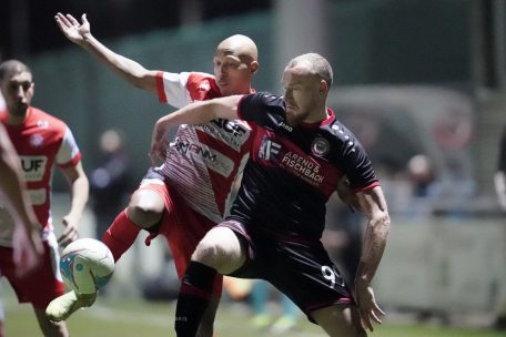 Fußball / Der UNA-Bomber: Benjamin Runser ist in Topform