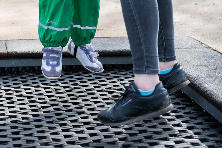 Handlungsbedarf / Wo Kinderrechte in Luxemburg mit Füßen getreten werden