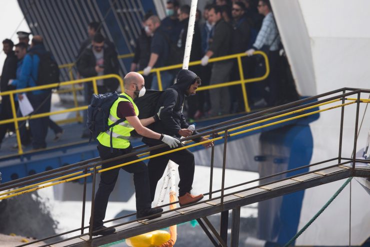 EU-Grenzschutztruppe / Frontex kann Vorwürfe zu illegalem Zurückweisen von Migranten nicht zweifelsfrei ausräumen