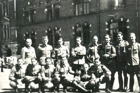 Zeitgeschichte / Ein Tabu unter vielen: Historiografie der „Täterdebatte“ um das Reserve-Polizeibataillon 101