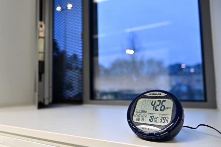 Nachgefragt / Was die CO2-Messgeräte in den Schulen bringen