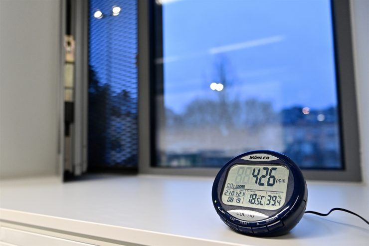 Nachgefragt / Was die CO2-Messgeräte in den Schulen bringen