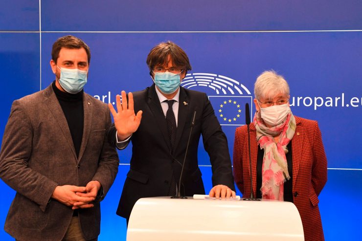 Separatisten / EU-Parlament entzieht katalanischen Abgeordneten Immunität