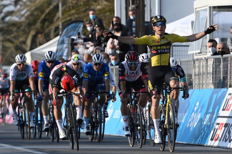 Tirreno-Adriatico / 1. Etappe: W(o)ut im Bauch – Van Aert meldet sich eindrucksvoll zurück