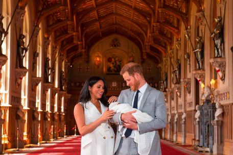 &bdquo;Unfair behandelt?&ldquo;: Die frisch gebackenen Eltern mit Sohn Archie im Jahr 2019