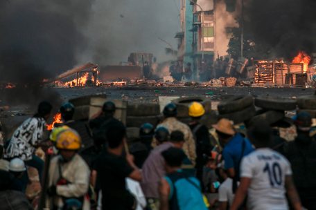 Kampf in den Stra&szlig;en: Apokalyptische Szenen in Yangon