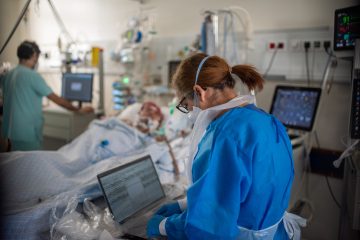 Ein Jahr Pandemie / Gemeinsam in die Schlacht: Krankenschwester Valente berichtet von Hilfsmission in Portugal