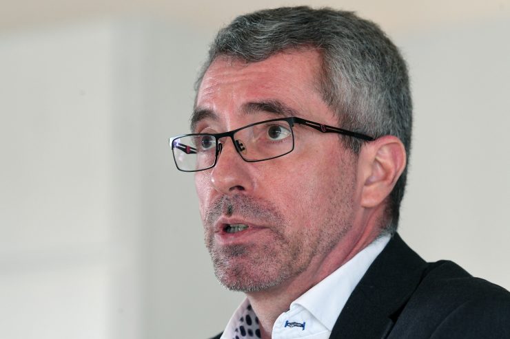 Causa Freundeskreis / Frank Engel kündigt keinen Rückzug an – will aber auch „nicht mit dem Kopf durch die Wand“