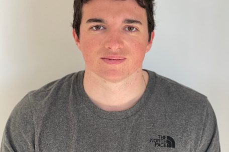 Greg Fonseca setzt sich im Rahmen seiner Tätigkeit bei „Eran, eraus … an elo?“ leidenschaftlich für die Belange der Häftlinge in Luxemburg ein. Er selbst hat auch bereits Erfahrungen mit dem Strafvollzug machen müssen, studiert inzwischen Jura an der Uni Luxemburg.