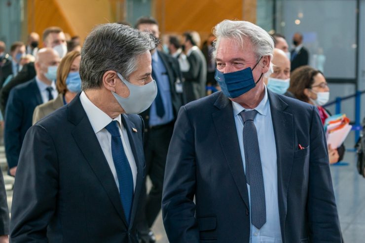 NATO-Treffen in Brüssel / USA verlangen von Alliierten bei Beschluss zu Afghanistan-Abzug Geduld