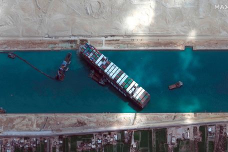 Frachtverkehr / Nach einer Woche: Containerschiff „Ever Given“ im Suezkanal freigelegt