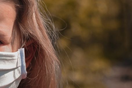 Pandemie / Präsidentin der Nationalen Ethikkommission: Jüngere zahlen in der Krise „eine doppelte Strafe“