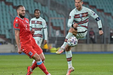 Maxime Chanot (l.) wird beim n&auml;chsten WM-Qualifikationsspiel gegen Aserbaidschan gesperrt fehlen
