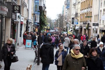 Keine Einigung / Streit über Sonntagsarbeit: Gewerkschaft und Handelsverband beschuldigen sich gegenseitig