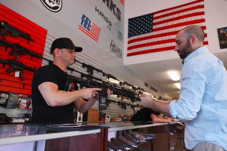 USA / Wieder viele Tote: Für Biden ist  Schusswaffengewalt „Seuche“ und „Schandfleck“