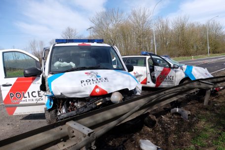 Bei einer polizeilichen Routinekontrolle in Lausdorn im Norden stirbt eine Polizistin, eine andere wird schwer verletzt