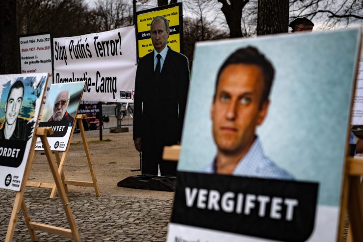 Russland / Nawalnys Ärzte warnen vor Herzstillstand