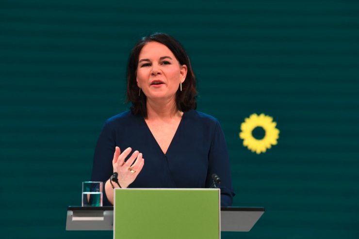 Deutschland / „Entschlossen und mit klarem Kompass“: Baerbock geht in die grüne Kanzlerkandidatur