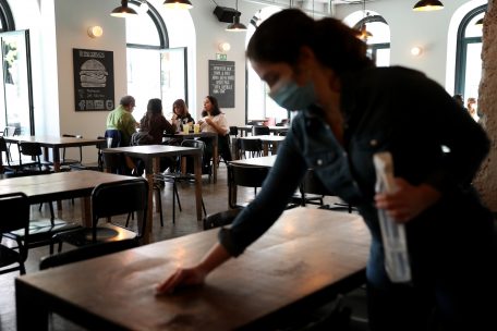 Neidisch auf Portugal / Lockerungen im Corona-Musterland, das vor kurzem noch Hotspot war