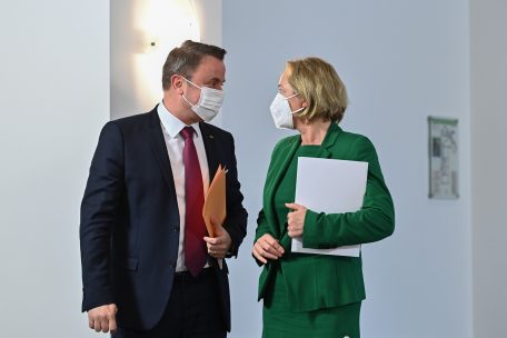 Covid-19 / Drei Todesfälle nach Impfkomplikationen