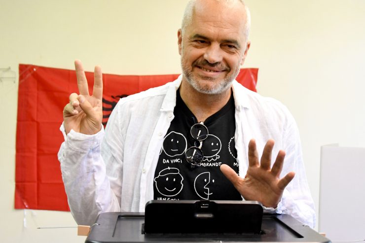 Wahlen in Albanien / Wo die Vergangenheit alle Versprechen trübt