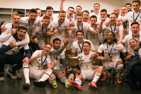 Es wurde gefeiert in Kiew &ndash; und das l&auml;sst sich Gerson Rodrigues (rechts unten) nicht entgehen