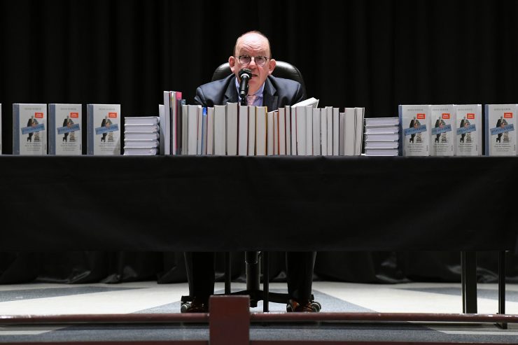 Denis Scheck bei der LiteraTour in Bettemburg / „Ärger mit dem Sparbuch“