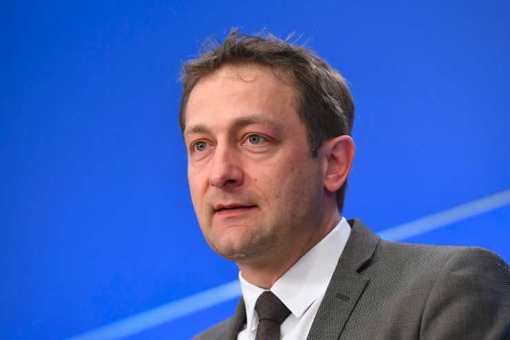 Brexit im Europaparlament / Ja zum Handelsdeal, Nein zu Johnson: Luxemburger Christophe Hansen warnt London