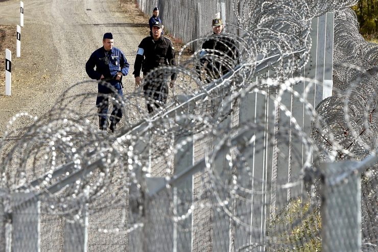 Ungarn / Fünf Jahre nach Schließung der Balkanroute sind Zehntausende Transitflüchtlinge weiter auf ihr unterwegs