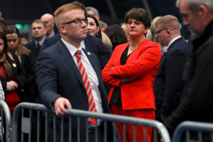 Nordirland / Nicht rückwärtsgewandt genug: Ministerpräsidentin Arlene Foster tritt zurück