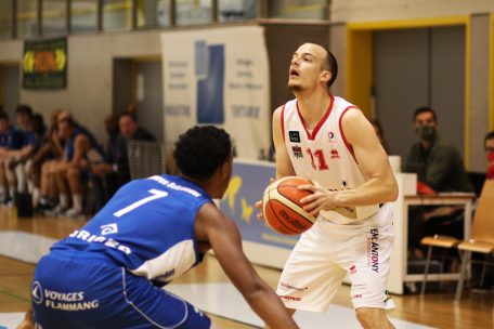 F&uuml;hlen sich wohl in der Rolle des Au&szlig;enseiters: Jean Kox (in Wei&szlig;) und die Musel Pikes spielen zurzeit ohne gro&szlig;en Druck auf