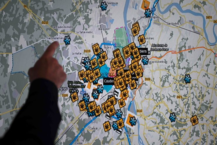 France / La tribune des 25 généraux séduit l’opinion – et un sondé sur deux approuverait une intervention militaire