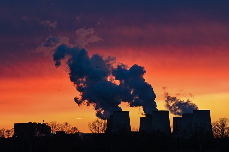 Bewegung im Klimaschutz / Wie die Koalition in Deutschland das Haupt-Wahlkampfthema der Grünen entschärfen will