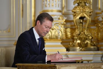 Konstitutionelle Monarchie / Eine unendlich endliche Geschichte: Verfassungsrevision biegt auf Zielgerade ein