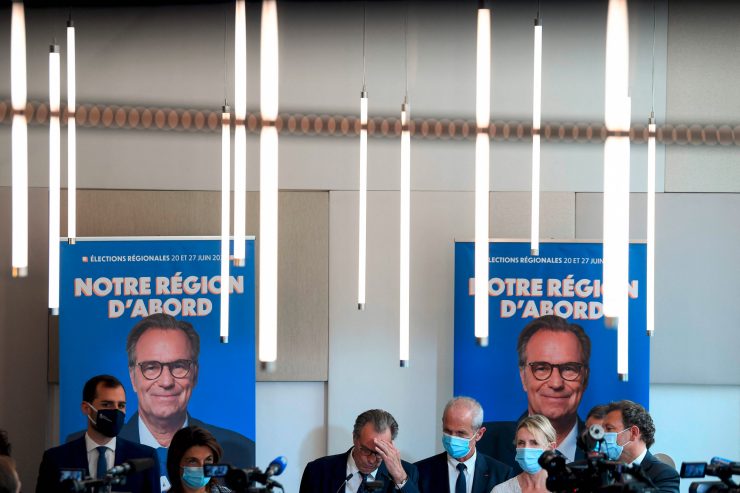 France / Les Républicains sont pris entre deux feux