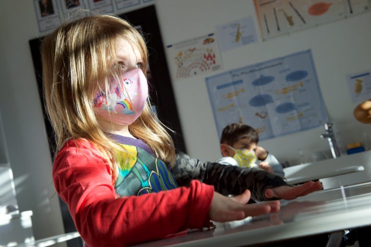 Wöchentliche Bilanz / Infektionen an Schulen bleiben konstant