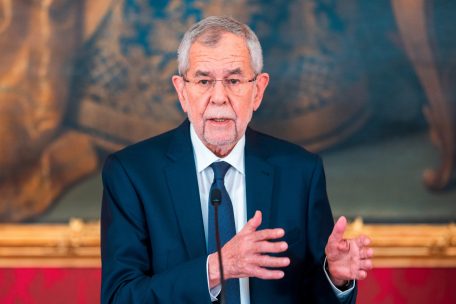 Österreich / Neuer Ibiza-Paukenschlag: Bundespräsident muss Finanzminister zur Herausgabe von Akten zwingen