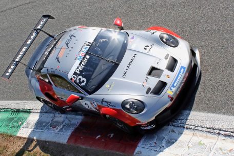 Der Supercup-Porsche war in den Vorsaison-Tests noch grau lackiert, p&uuml;nktlich zum Saisonstart soll Pereiras Bolide aber wieder in in den traditionellen Farben (Rosa) des Hauptsponsors BWT aufleuchten