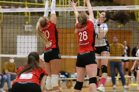 Am Ende ging auch das zweite Spiel klar mit 3:0 an Walferdingen (in Wei&szlig;)