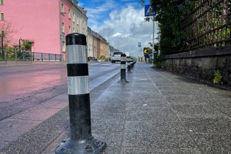 Esch / Verbesserung der Sicherheit an der „Fliedermais“-Schule: Poller installiert