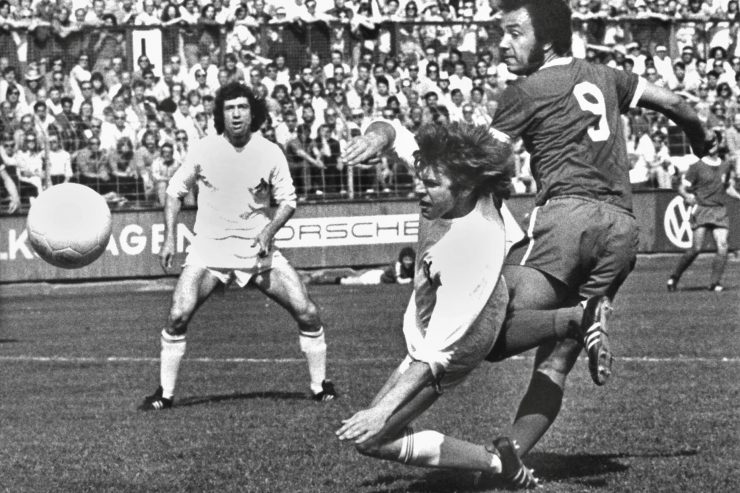 Kopf des Tages / „Halb und halb“: Erster schwarzer deutscher Nationalspieler Kostedde wird 75