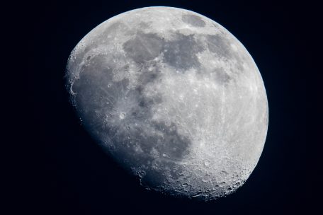 Raumfahrt / Die junge Generation fordert eine Mond-Charta